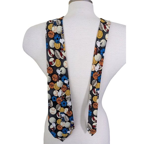 Vintage Peanuts Neck Tie Snoopy Sports Balls Football Soccer Billiards Novelty - Picture 2 of 4